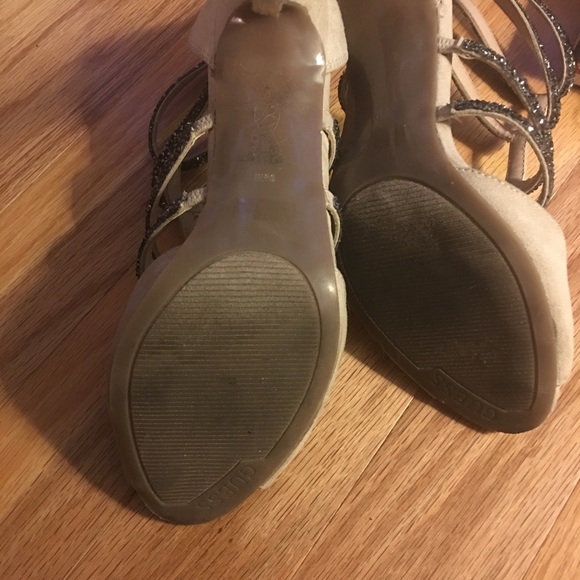 Gorgeous Beaded Guess Shoes - Picture 4 of 6